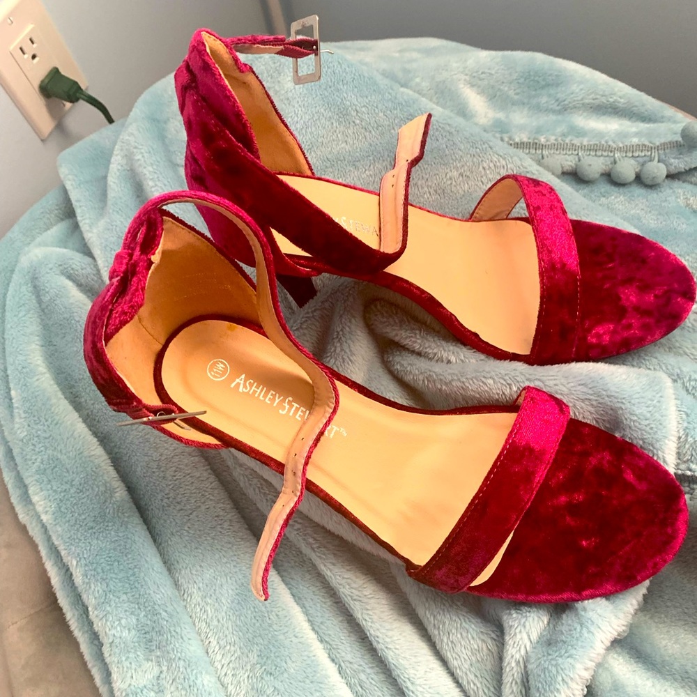 Brand new Beautiful Wine colour heels